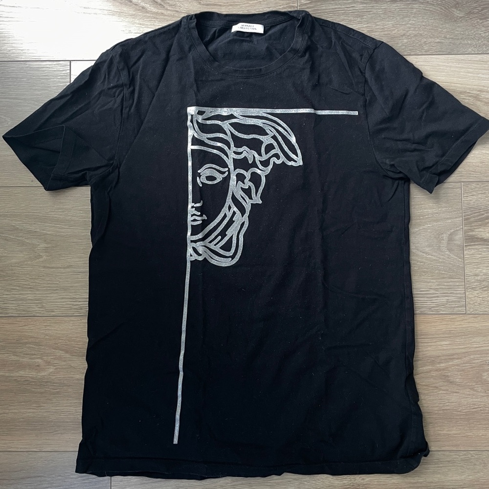 Men’s Versace T-Shirt (fits like a medium!)